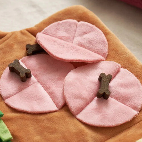 🐾 Hidden felt pockets